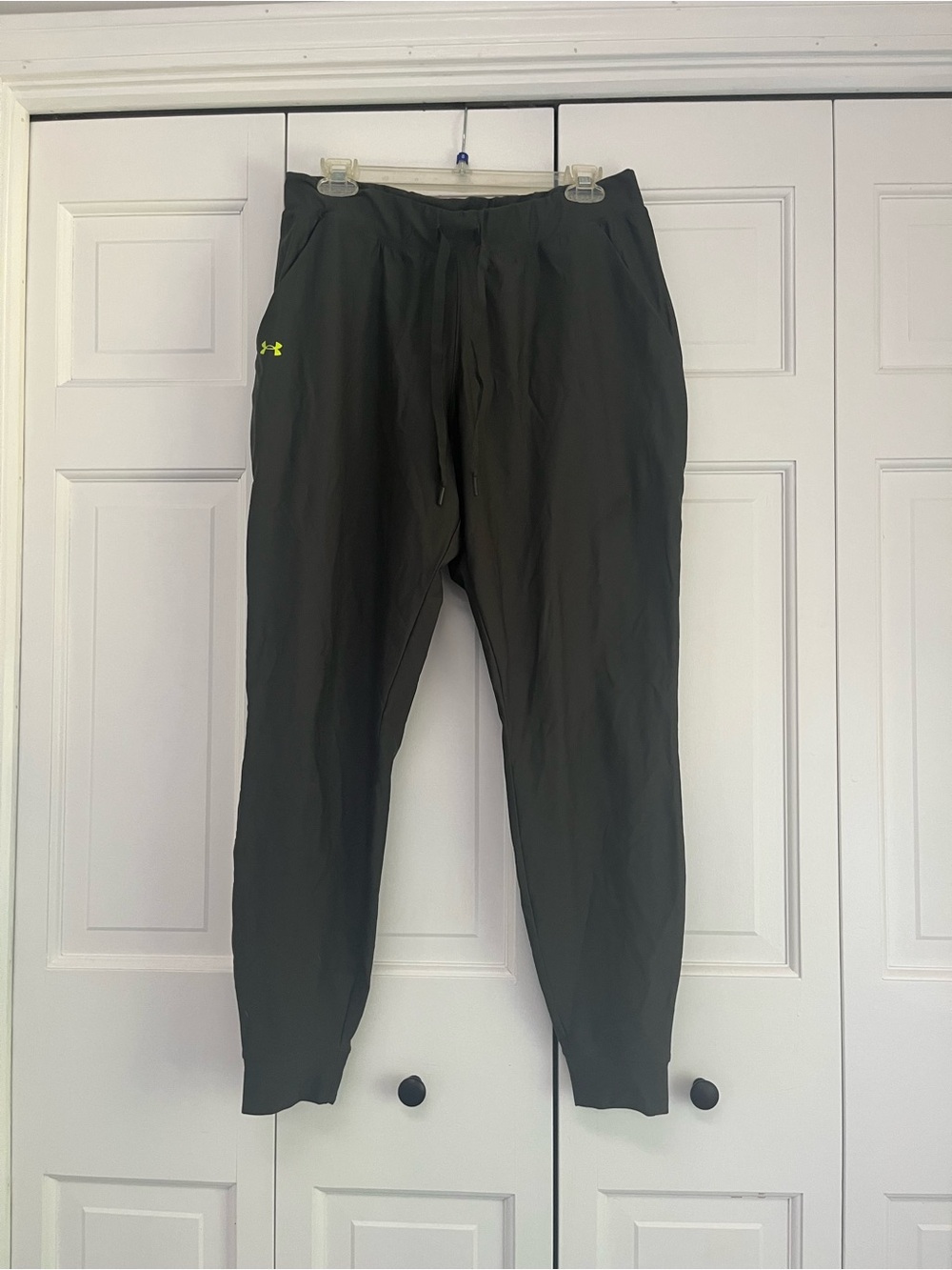 Under Armour Dark Olive Green Athletic Pants Joggers Size M
